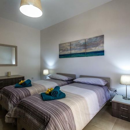 Sunny Modern Apartments Мелліха Екстер'єр фото