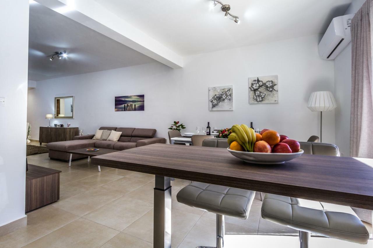 Sunny Modern Apartments Мелліха Екстер'єр фото