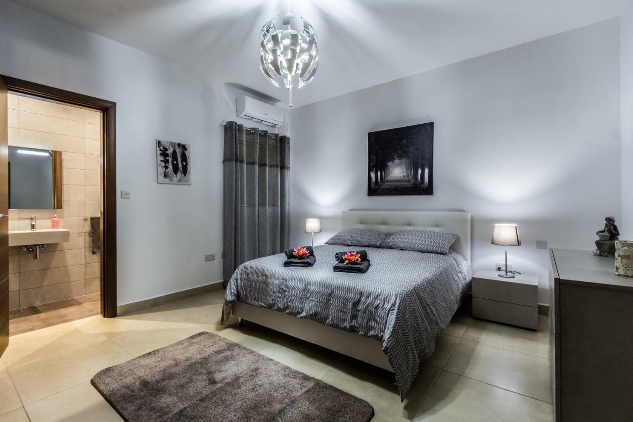 Sunny Modern Apartments Мелліха Екстер'єр фото