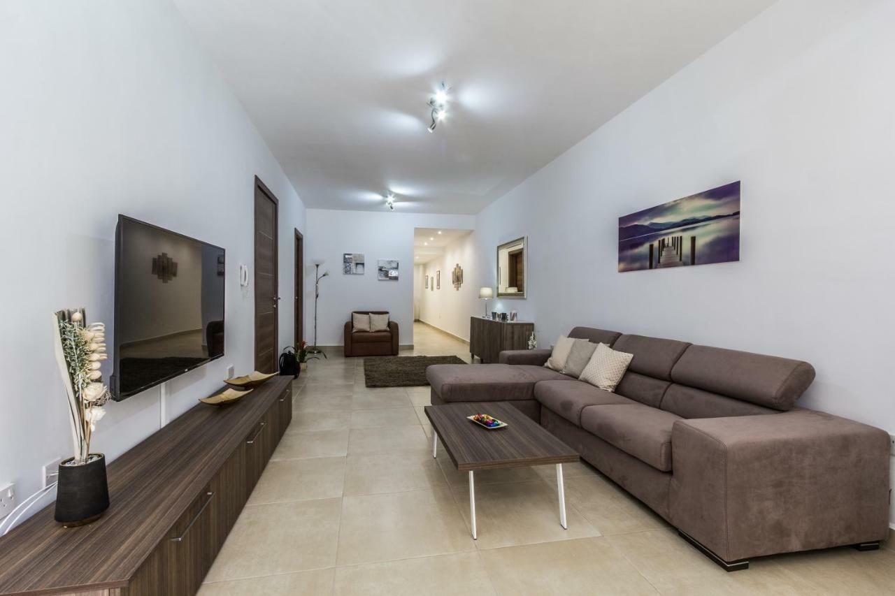 Sunny Modern Apartments Мелліха Екстер'єр фото