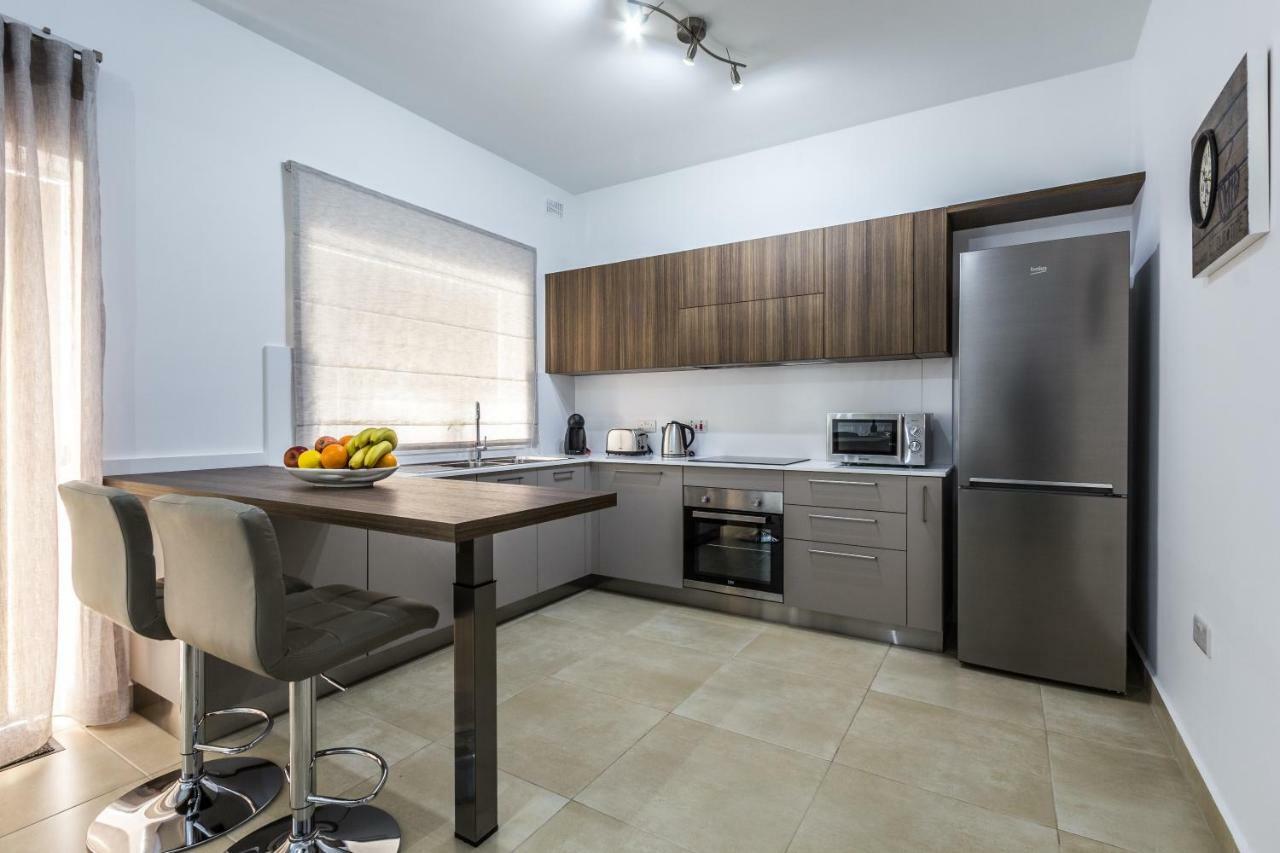 Sunny Modern Apartments Мелліха Екстер'єр фото
