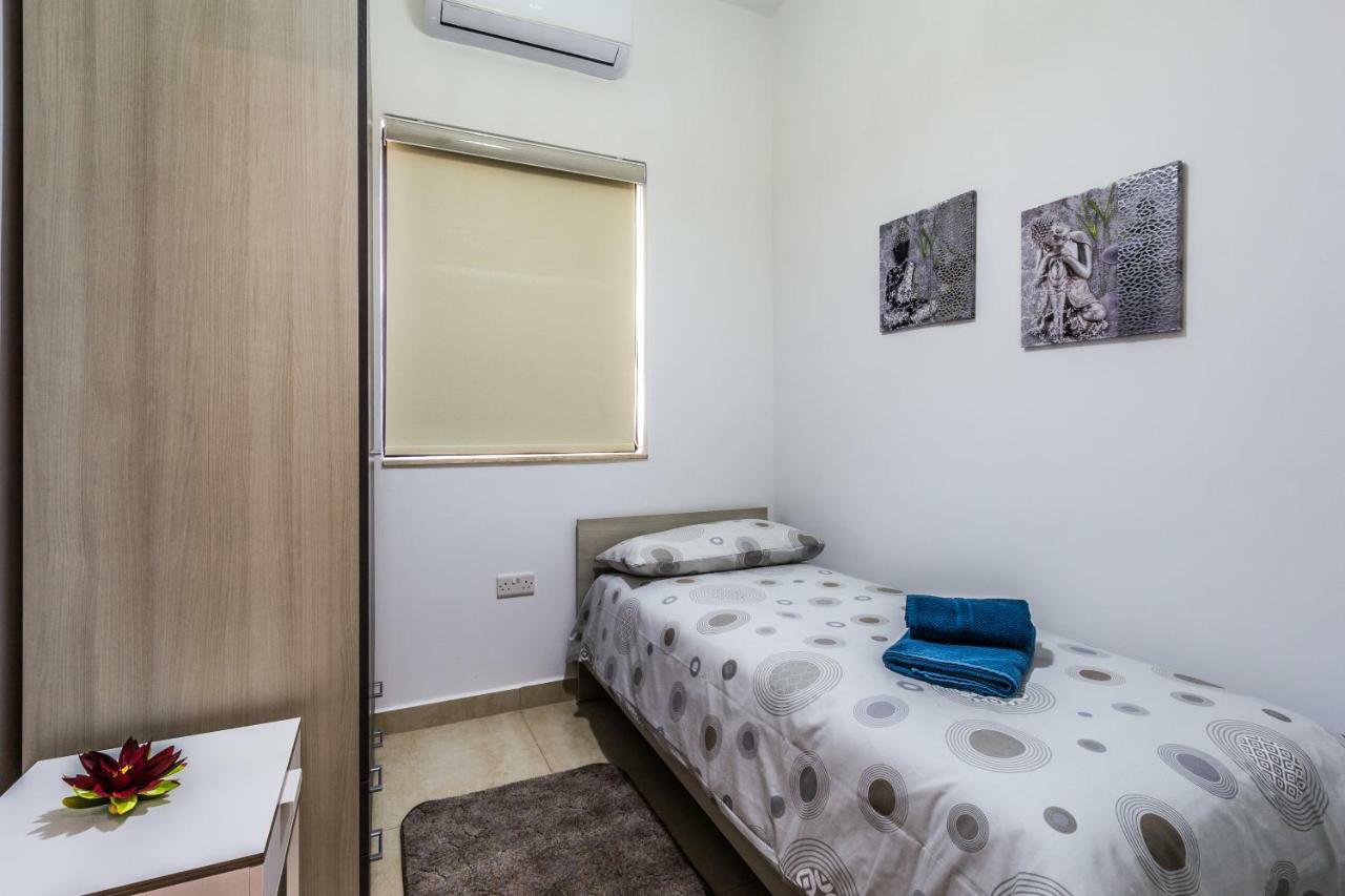 Sunny Modern Apartments Мелліха Екстер'єр фото