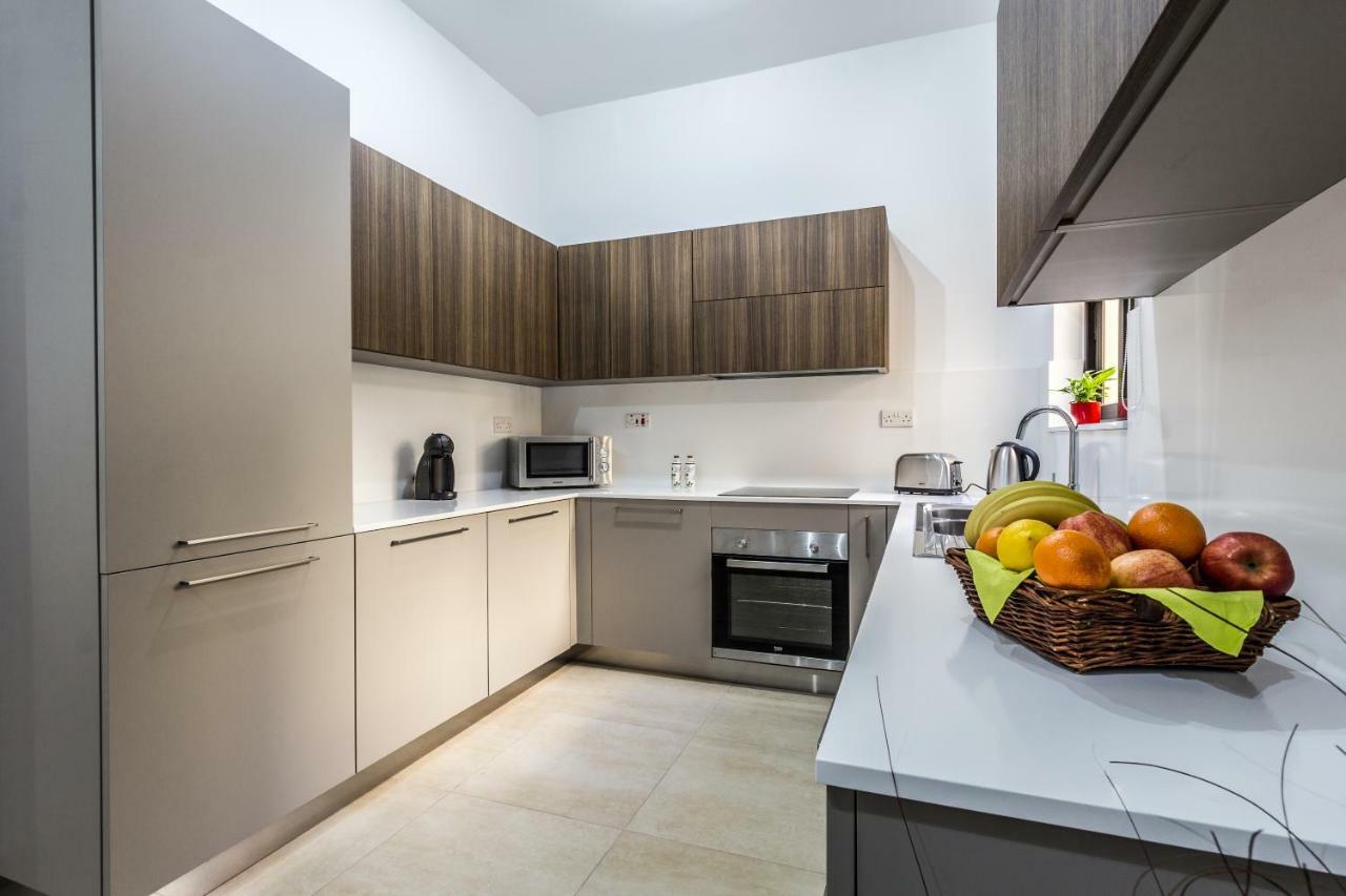 Sunny Modern Apartments Мелліха Екстер'єр фото