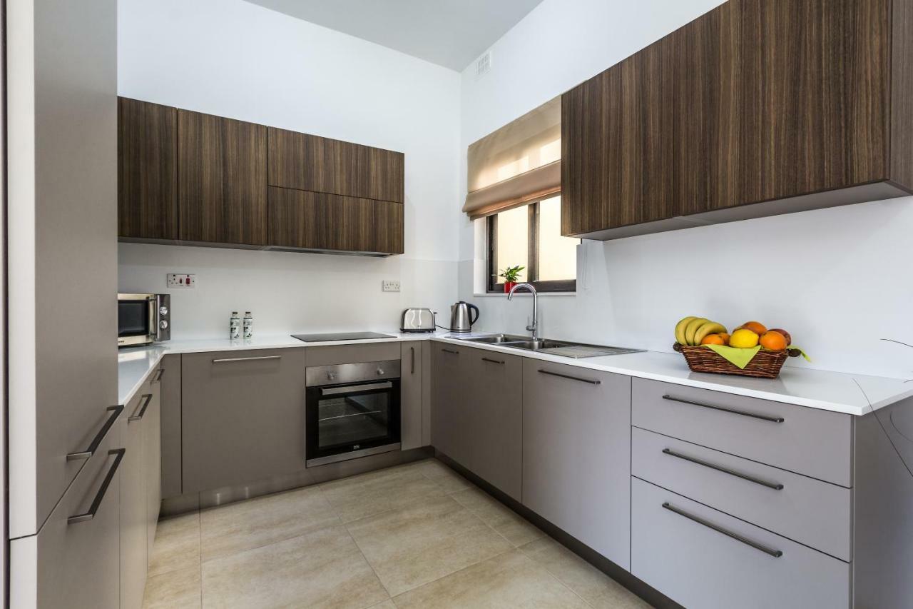 Sunny Modern Apartments Мелліха Екстер'єр фото