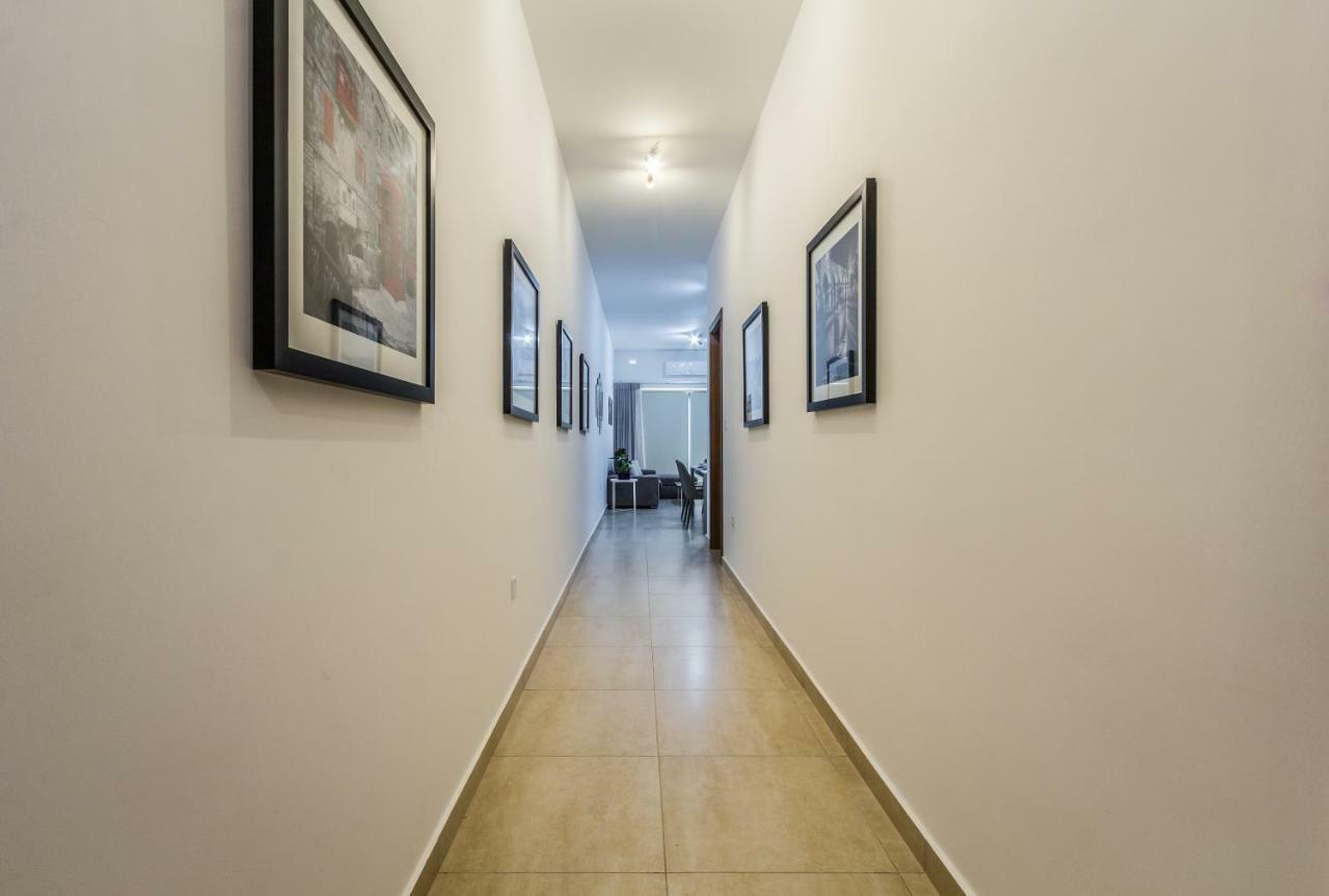 Sunny Modern Apartments Мелліха Екстер'єр фото